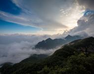 云蒸霞蔚五朵山--鄒汝光