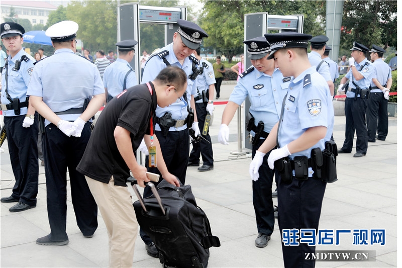 數(shù)千名民警為2016年中國農(nóng)產(chǎn)品加工業(yè)投資貿(mào)易洽談會勝利召開保駕護航