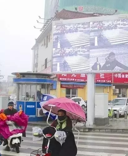 駐馬店人注意！你的不文明行為已出現(xiàn)在市區(qū)路口大屏幕上...