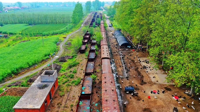 隨著汽車等新型運輸方式的出現(xiàn)，窄軌小火車逐漸轉(zhuǎn)為貨運直至完全停止運行。