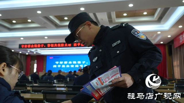 守好群眾錢(qián)袋子 警銀共筑防火墻——西平民警反詐宣傳進(jìn)銀行