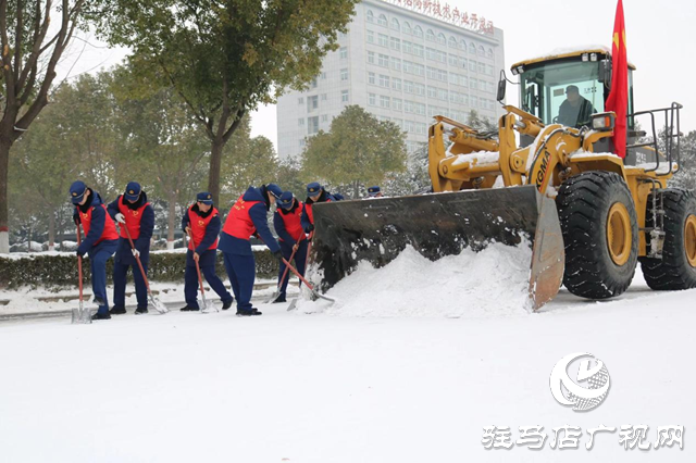 駐馬店消防：以雪為令齊出動(dòng) 轄區(qū)道路變暢通