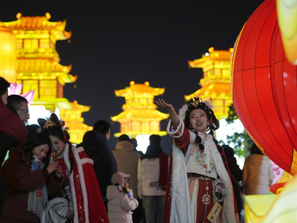 錦繡中國(guó)年丨這個(gè)春節(jié)，“龍龍”的年味里是濃濃文化味