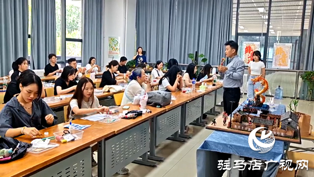 張新芳傳授面塑技藝 港澳大學(xué)生體驗“非遺”