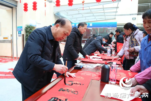 駐馬店市第一人民醫(yī)院開展“迎新春 寫對聯(lián) 送祝福”活動